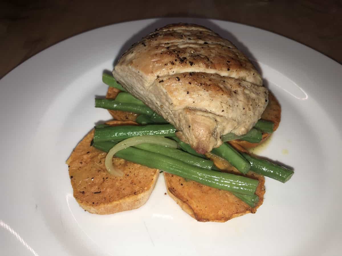 Schweinefilets mit Süßkartoffeln und Bohnengemüse aus der Hello FRESH ...