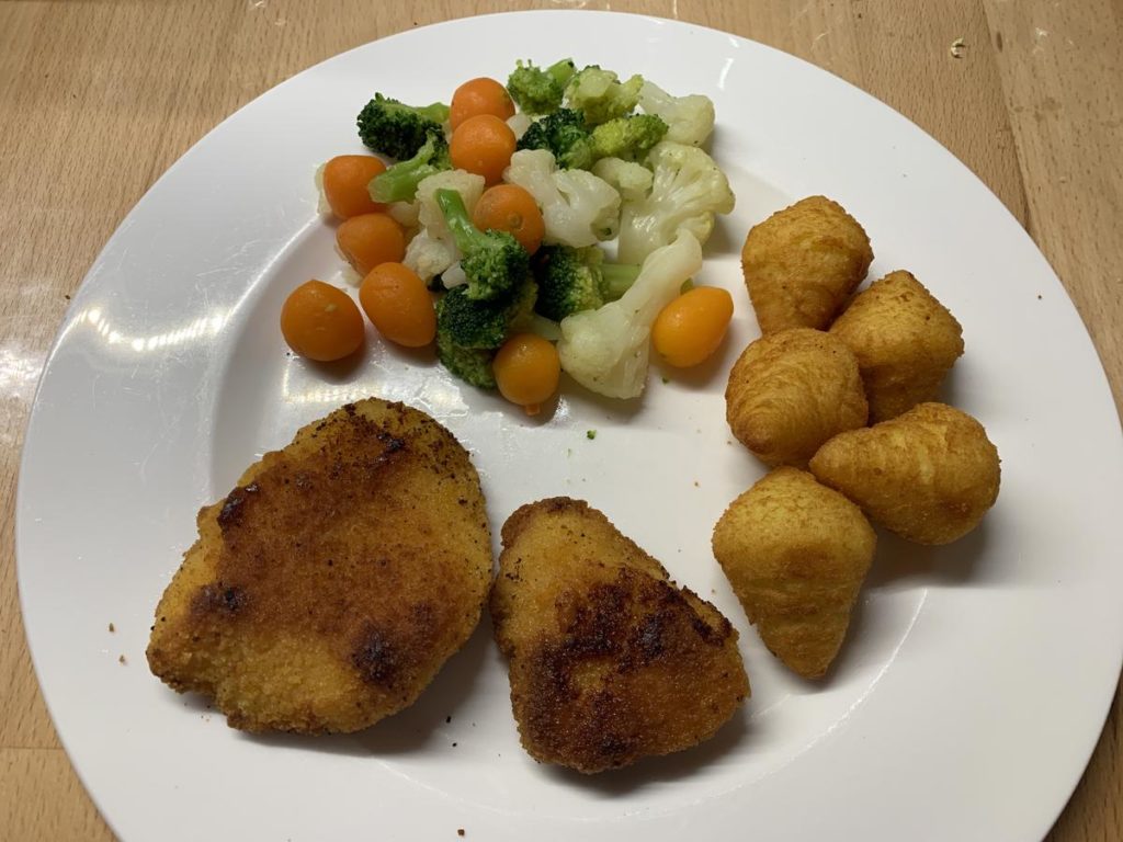 Mini-Schnitzel mit Kroketten und Gemüse › Essen-ist-mehr.de