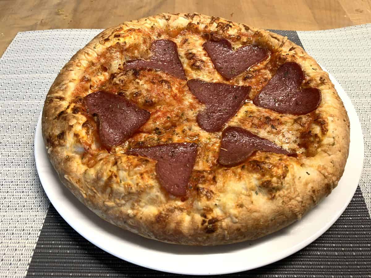 Salami Pizza